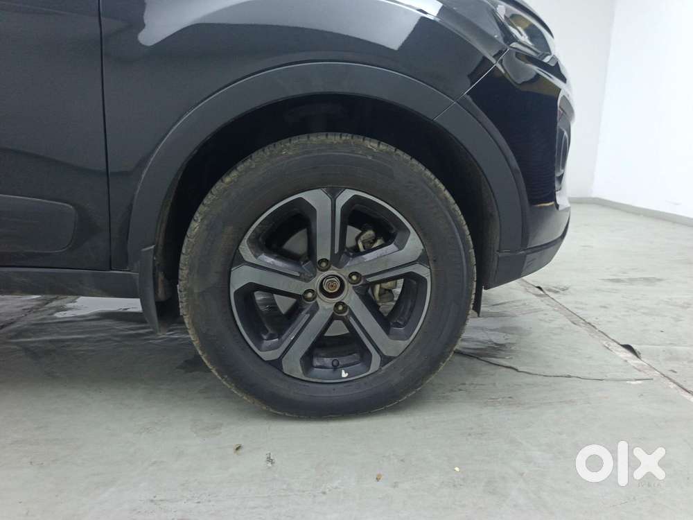 Tata Nexon 1.5 Revotorq Xza Plus Luxs Red Dark Edition Amt, 2023, Di..