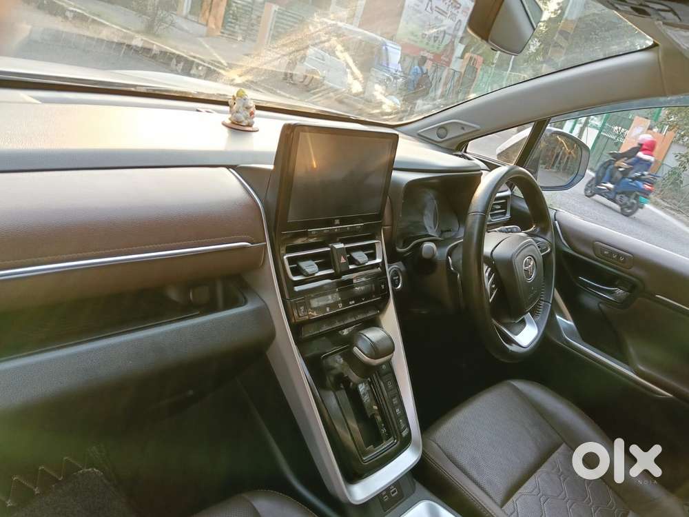 Toyota Innova Hycross 2.0 Zx Hybrid 7 Str, 2023, Cng & Hybrids