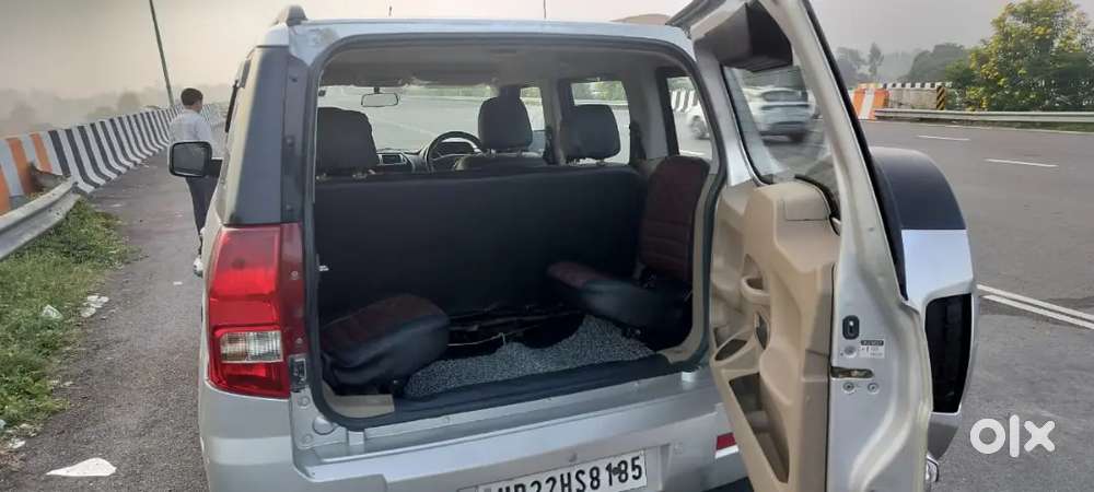 Mahindra Tuv 300 2017 Top Modal