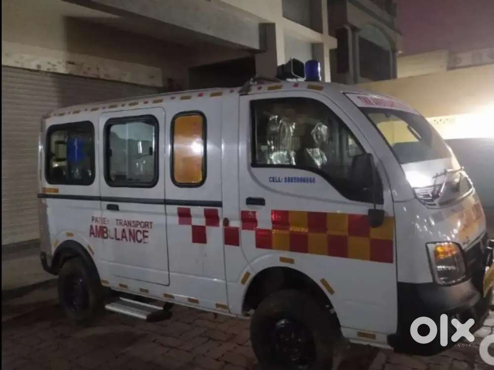 Tata Magic Express Ambulance