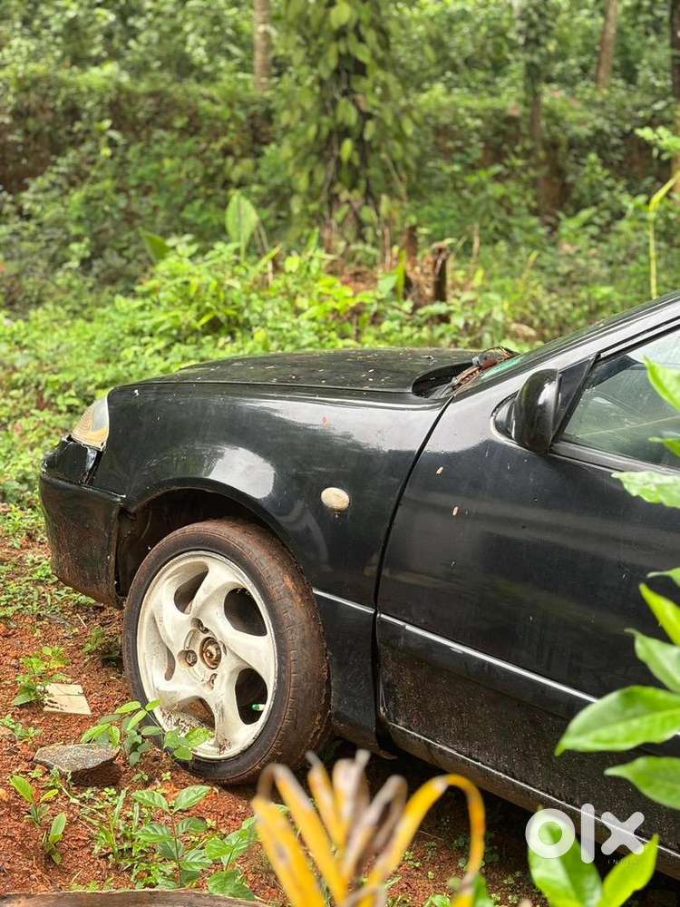 Maruti Suzuki Esteem2004