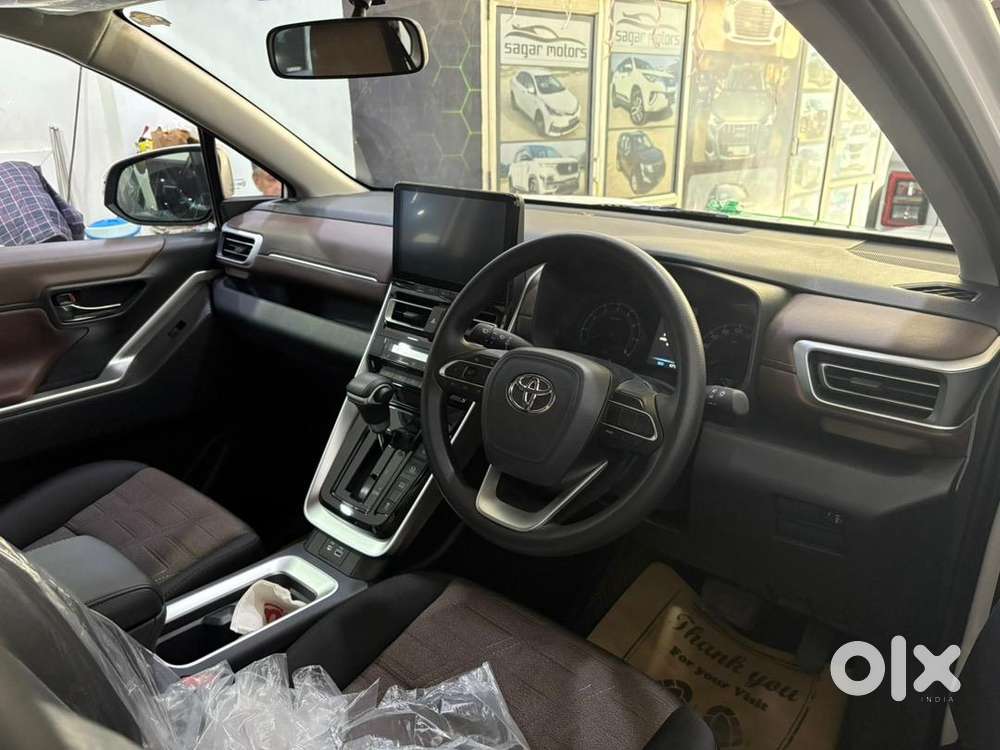 Toyota Innova Hycross 2026 Petrol 0 Km Driven