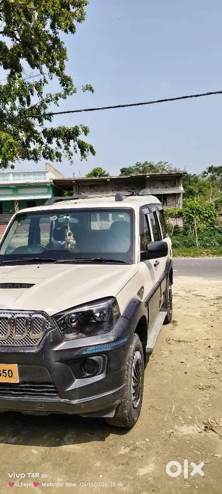 9 Seater Car And Genuine Km Drive With Service Record