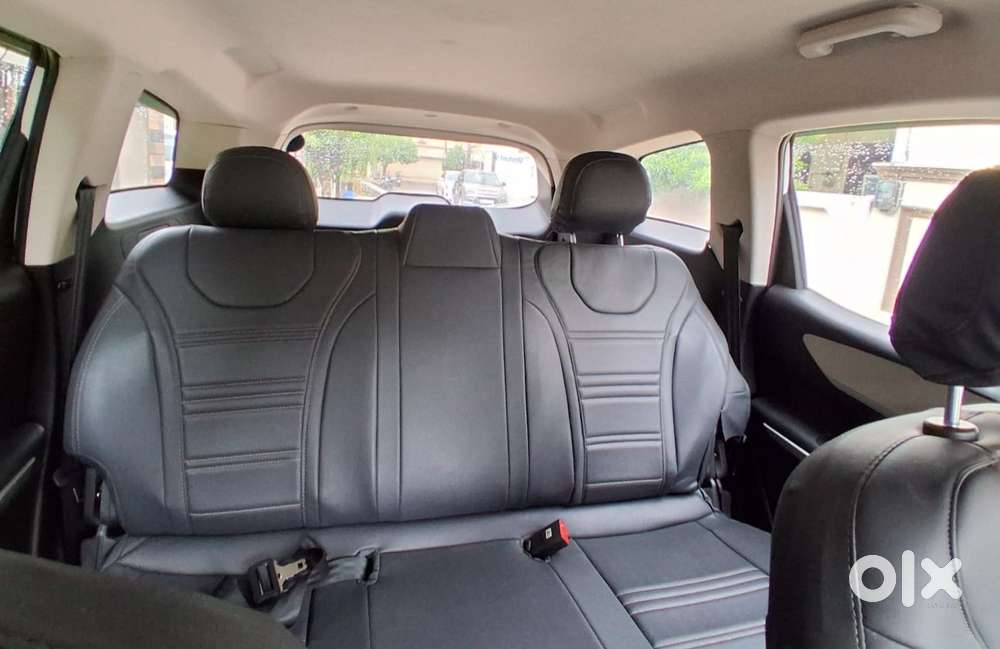Mahindra Xuv700 2.0 Mx Petrol Mt 5 Str, 2023, Petrol