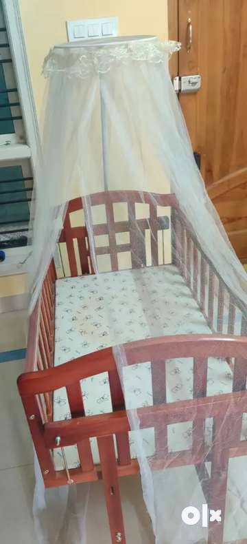 Babyhug ionia shop wooden cradle