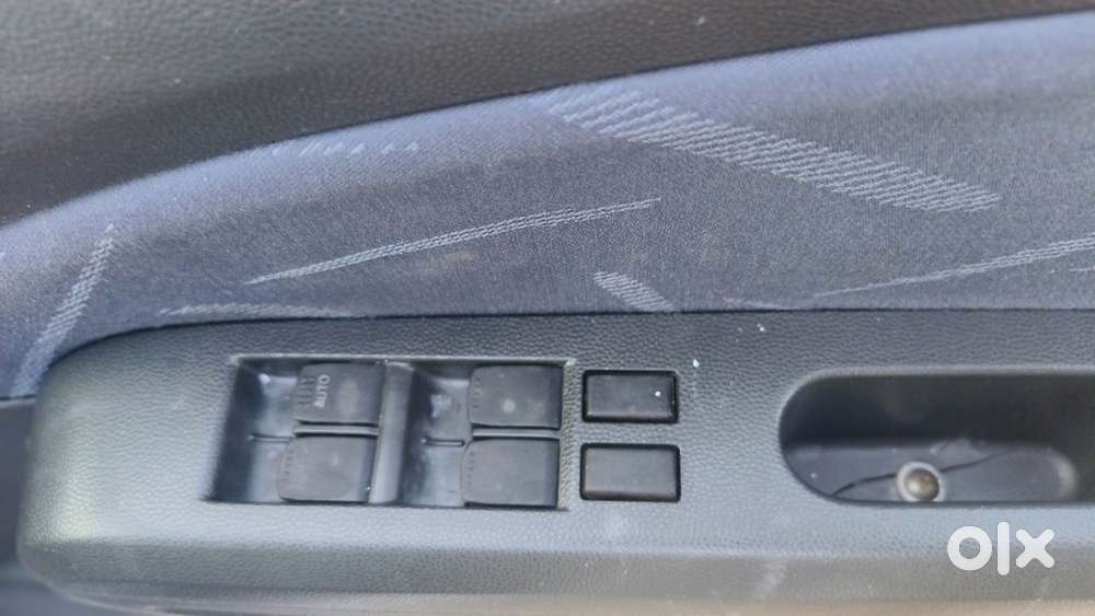 Maruti Suzuki Ritz Vxi, 2011, Petrol