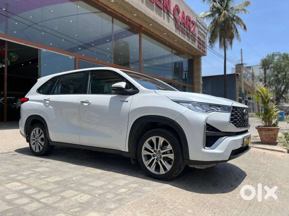 Toyota Innova Hycross 2.0 Zx (o) Hybrid 7 Str, 2023, Petrol