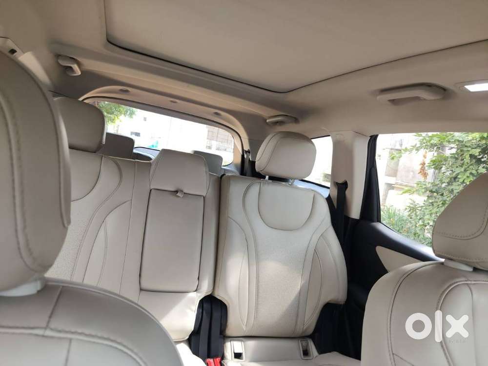 Mahindra Xuv700 Ax7 Petrol At 7-seater