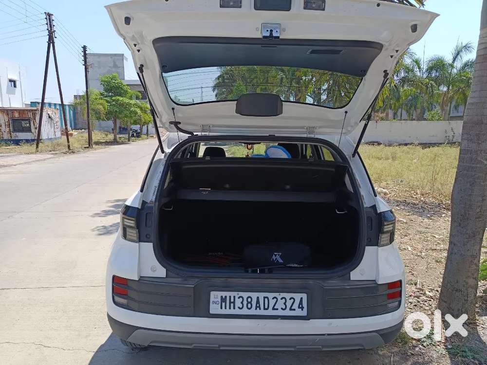 Hyundai Venue 2024 Petrol 10600 Km Driven