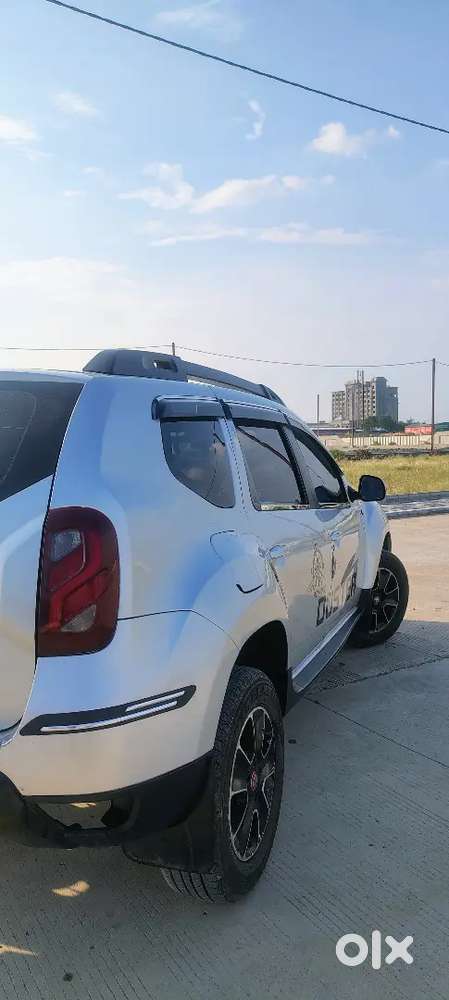 अच्छी कंडीशन में डस्टर कर सेल करना है