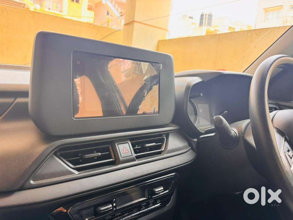 Maruti Suzuki Swift 2025 Petrol 3000 Km Driven