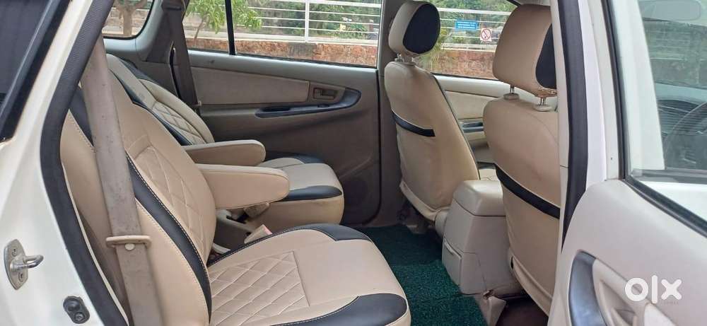 Toyota Innova 2.5 G (diesel) 8 Seater, 2011, Diesel