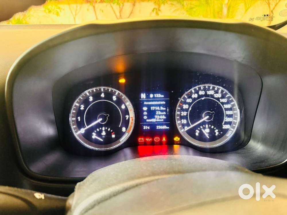 Hyundai Venue 2022 Petrol 25000 Km Driven