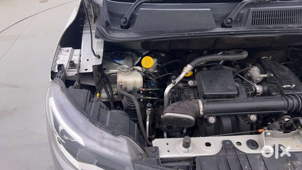 Renault Triber 1.0 Rxz Dual Tone, 2022, Petrol