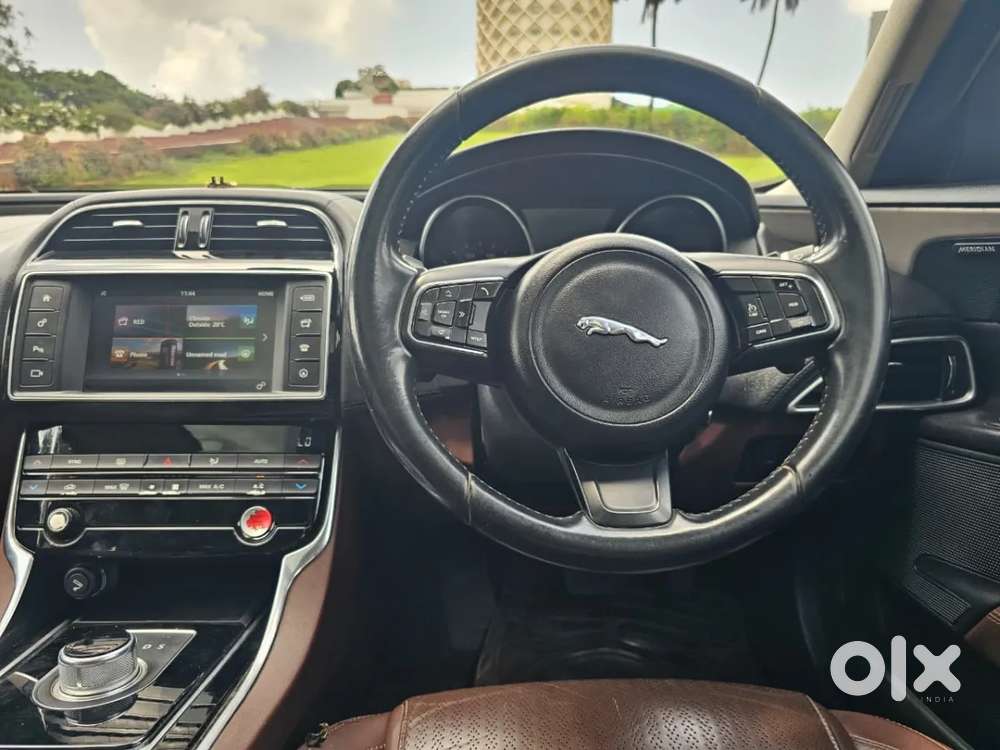 Jaguar Xe Portfolio, 2016, Petrol