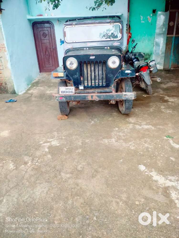 Jeep Hai Gi Engine Wali 4 Gear Reverse Ke Sath Gadi Chalu Hai