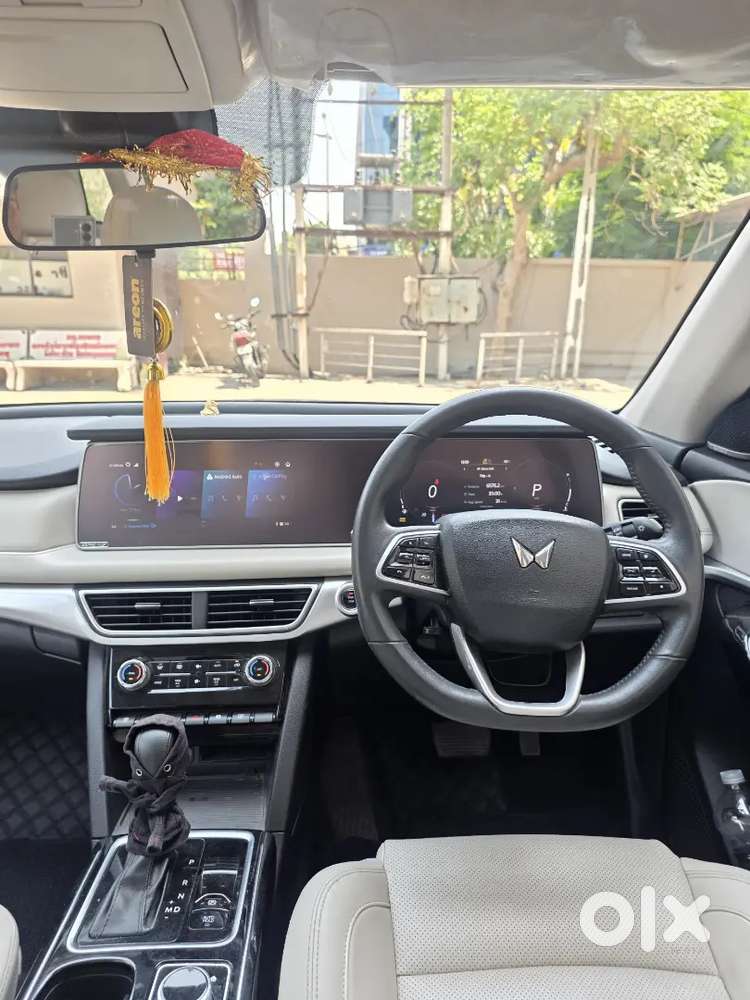 Mahindra Xuv700 2023 Petrol Well Maintained