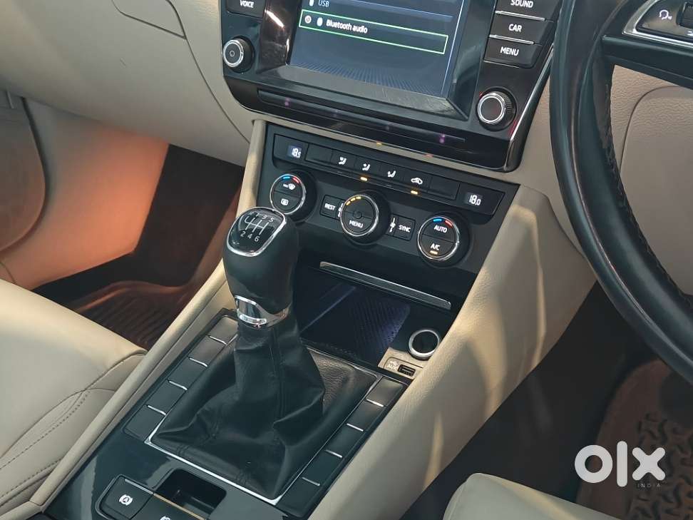 Skoda Superb Style 1.8 Tsi Mt, 2016, Petrol