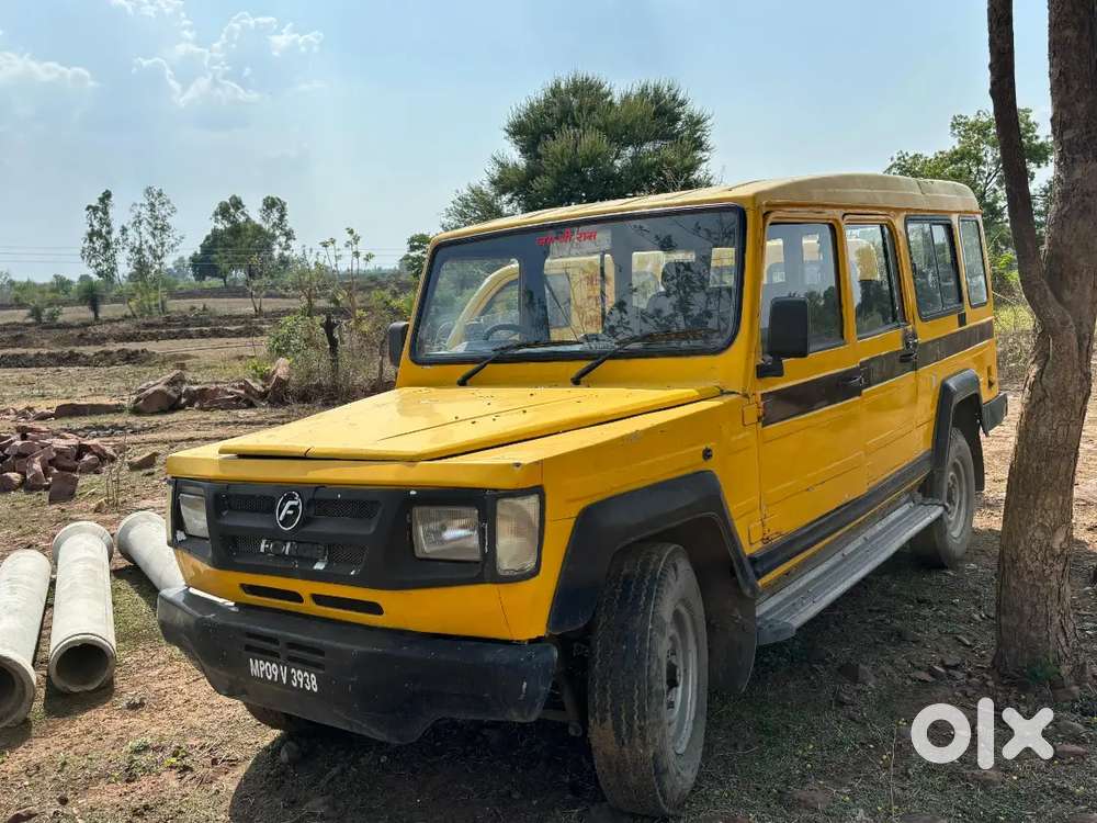 Force Toofan School Bus