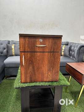 Olx bedside tables for sale discount
