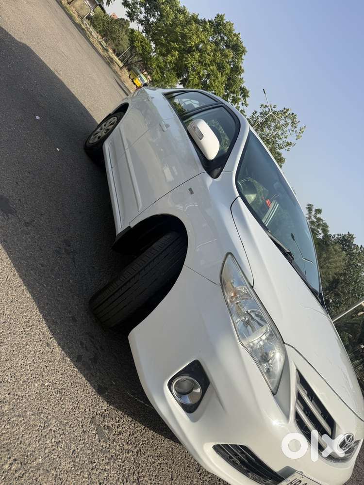 Toyota Corolla Altis Facelift, 2012, Petrol