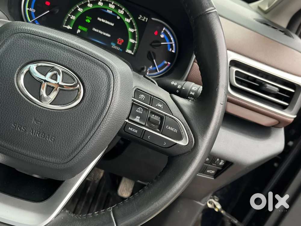 Toyota Innova Hycross 2.0 Zx (o) Hybrid 7 Str, 2025, Petrol