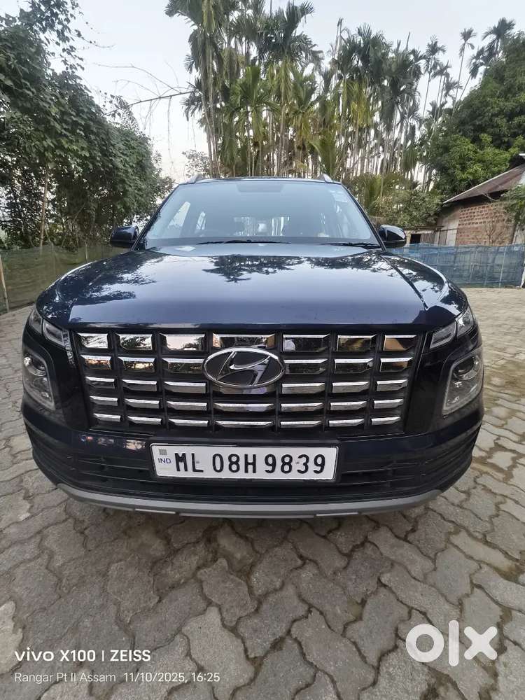 Hyundai New Venue Sx 2023 Petrol 21000 Km Driven