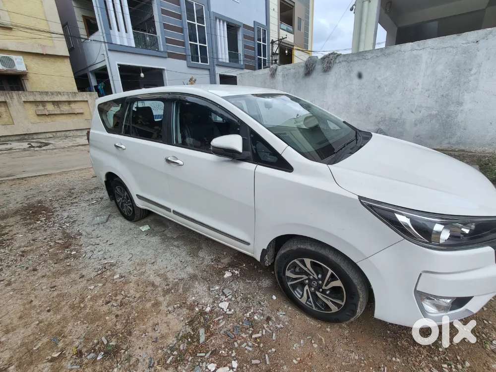 Toyota Innova Crysta 2.4 G Plus 2025