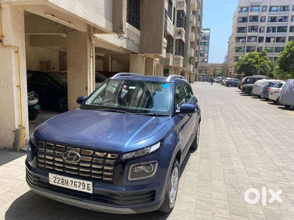 Hyundai Venue 2022 Petrol 11700 Km Driven