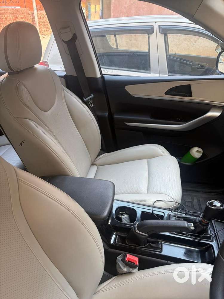Mahindra Xuv700 Petrol 2025
