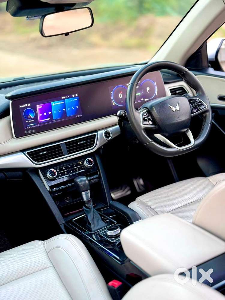 Mahindra Xuv700 2.0 Ax 7 Petrol At Str, 2022, Petrol