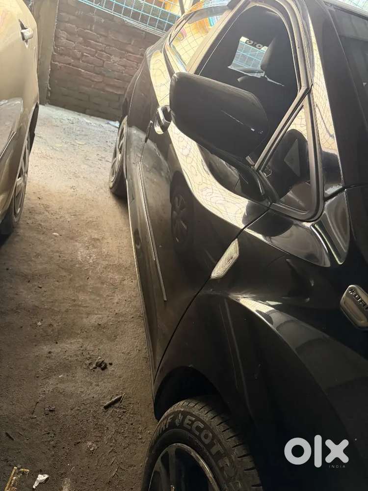 Tata Altroz Dark Petrol 2023