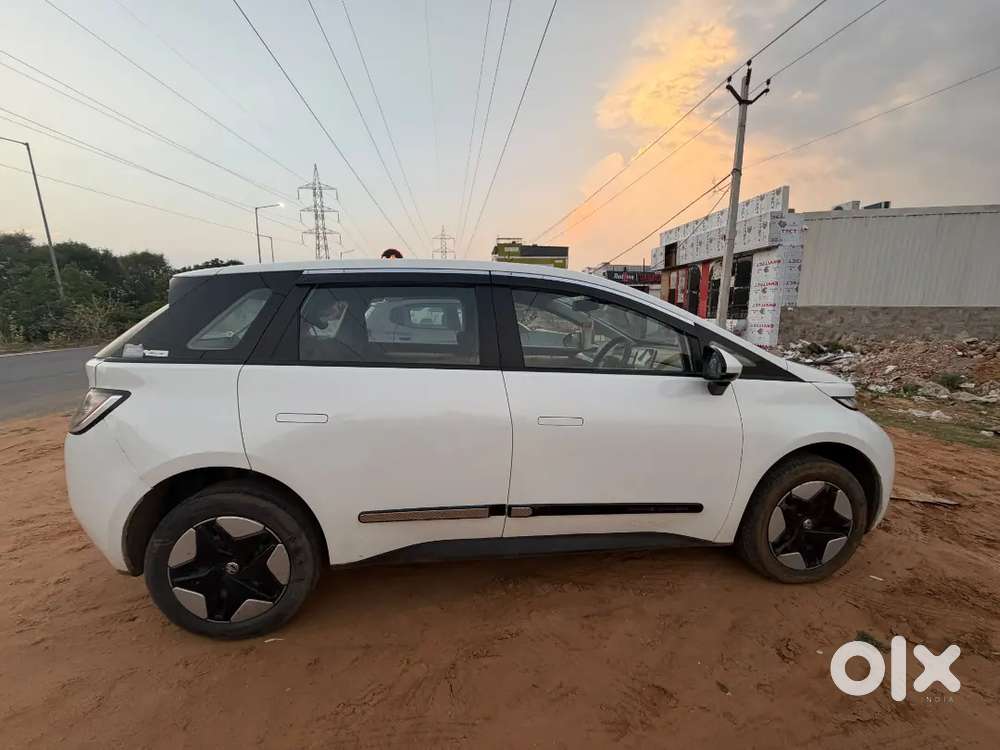 Mg Windsor Ev 2025 Electric Well Maintained
