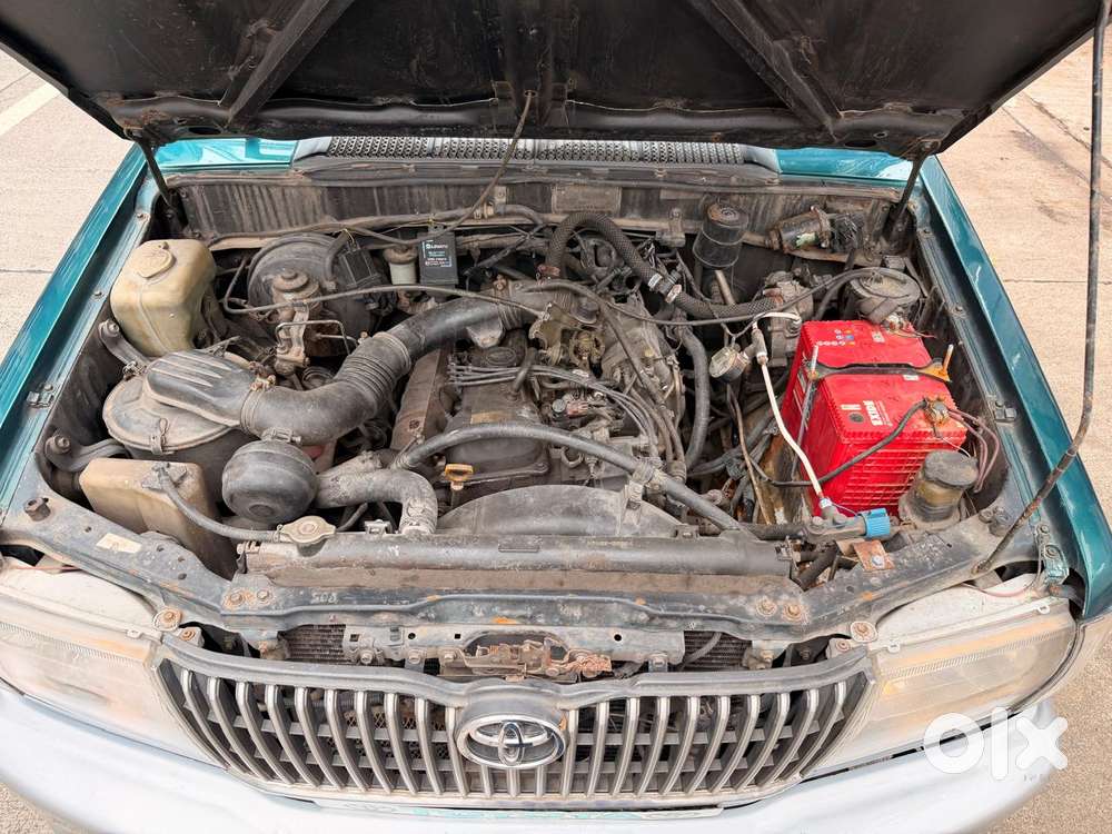Toyota Qualis Rs E2 Petrol, 2002, Petrol