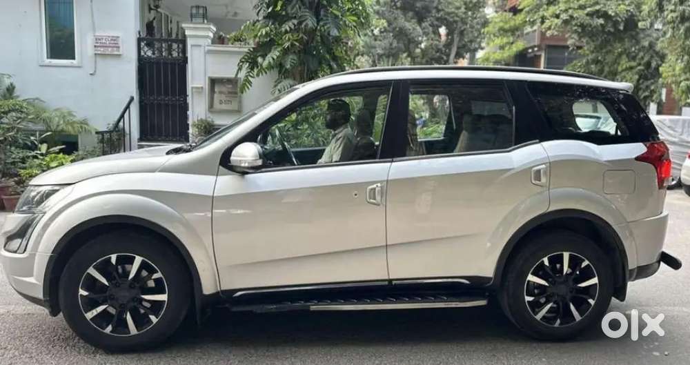 Xuv500 W11 Optional With Sunroof