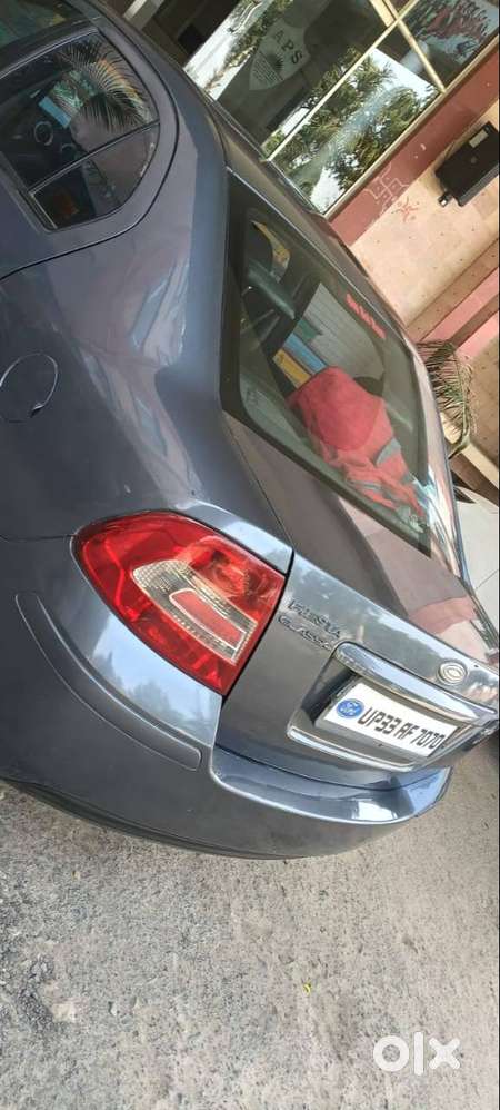 Urgent Sale: Well-maintained 2015 Ford Fiesta Classic (grey)