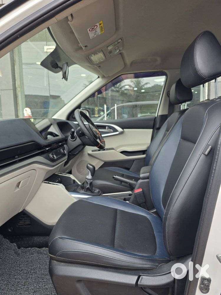 Kia Carens 1.5 Premium 7 Str, 2023, Petrol