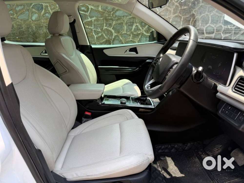 Mahindra Xuv700 2.2 Ax 7 Diesel At Luxury Pack Str, 2025, Diesel