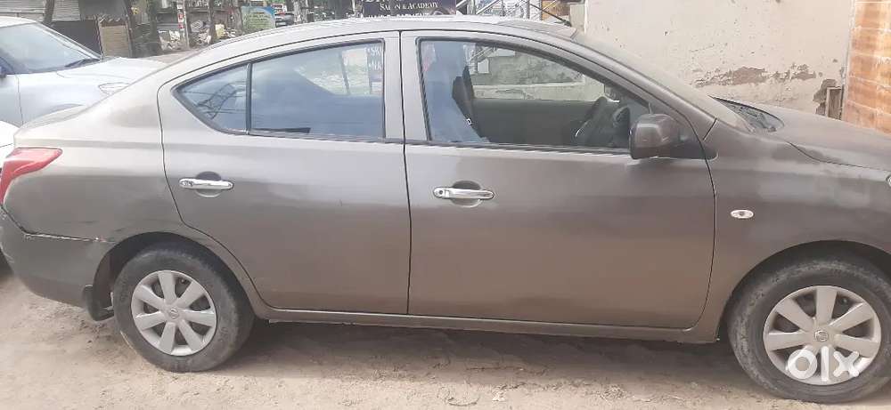 Nissan Sunny 2012