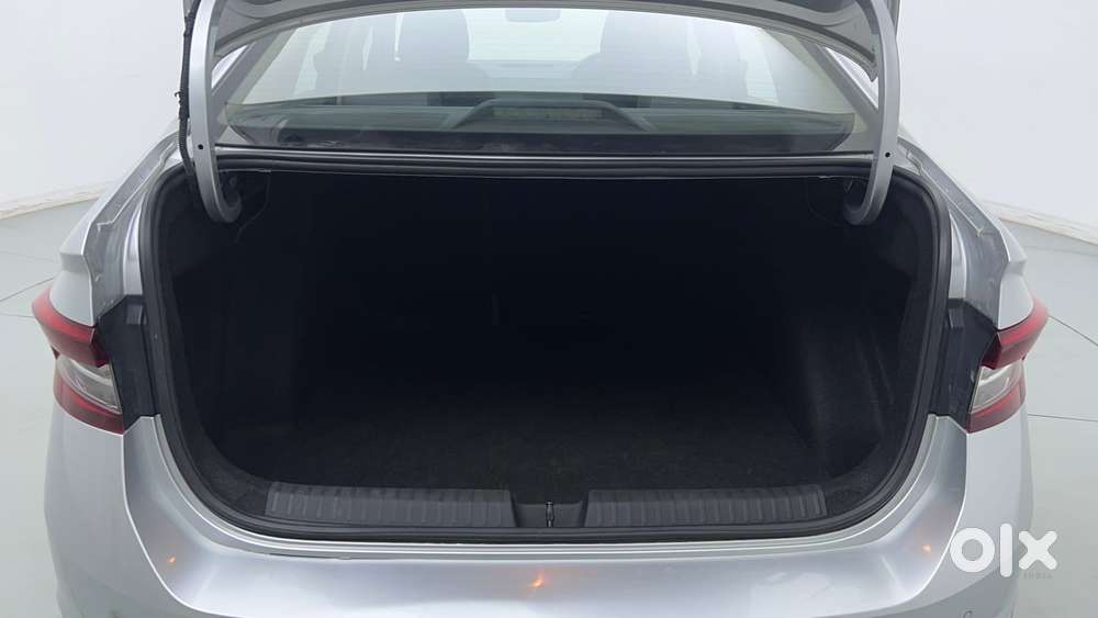 Skoda Slavia Style 1.0l Tsi Mt, 2022, Petrol