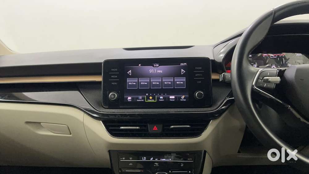Skoda Slavia Style 1.0l Tsi At, 2022, Petrol