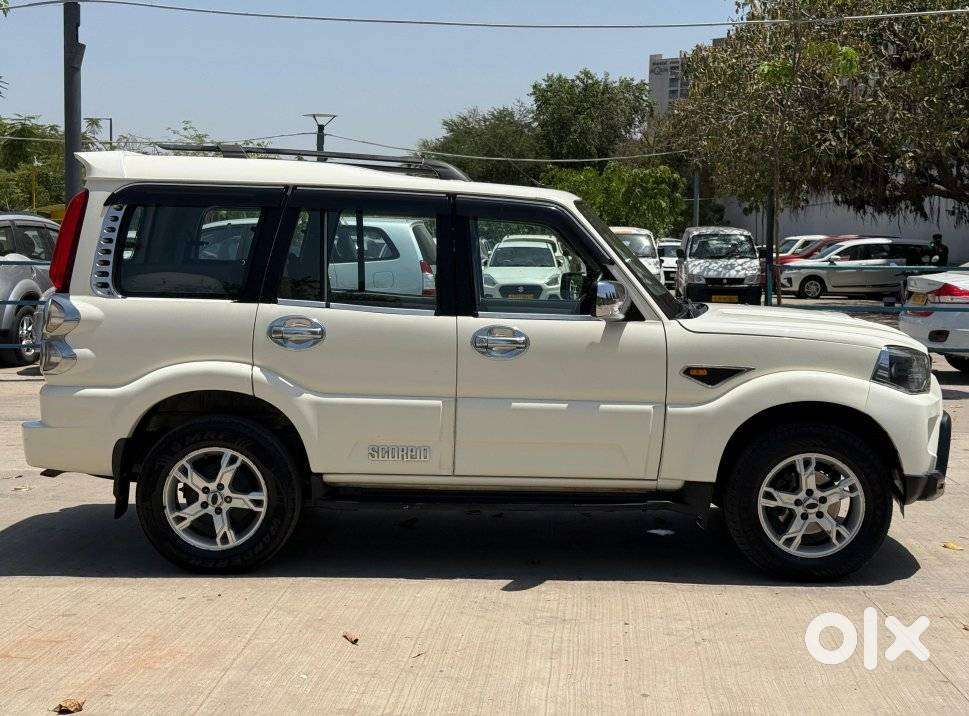 Mahindra Scorpio S10, 2015, Diesel