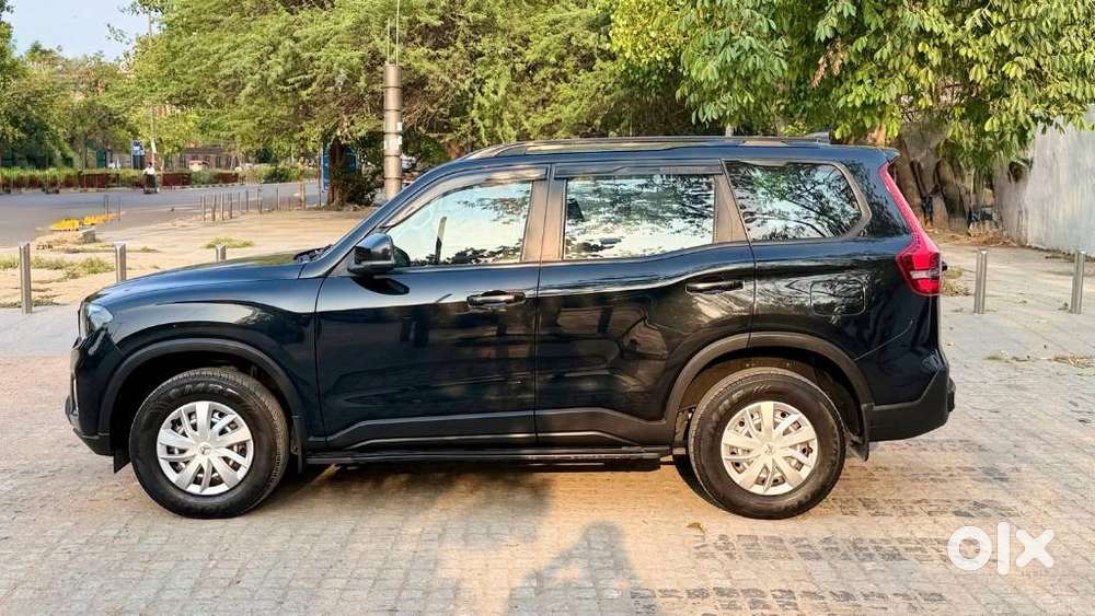 Mahindra Scorpio N Z2 Petrol Mt 7 Str, 2024, Petrol