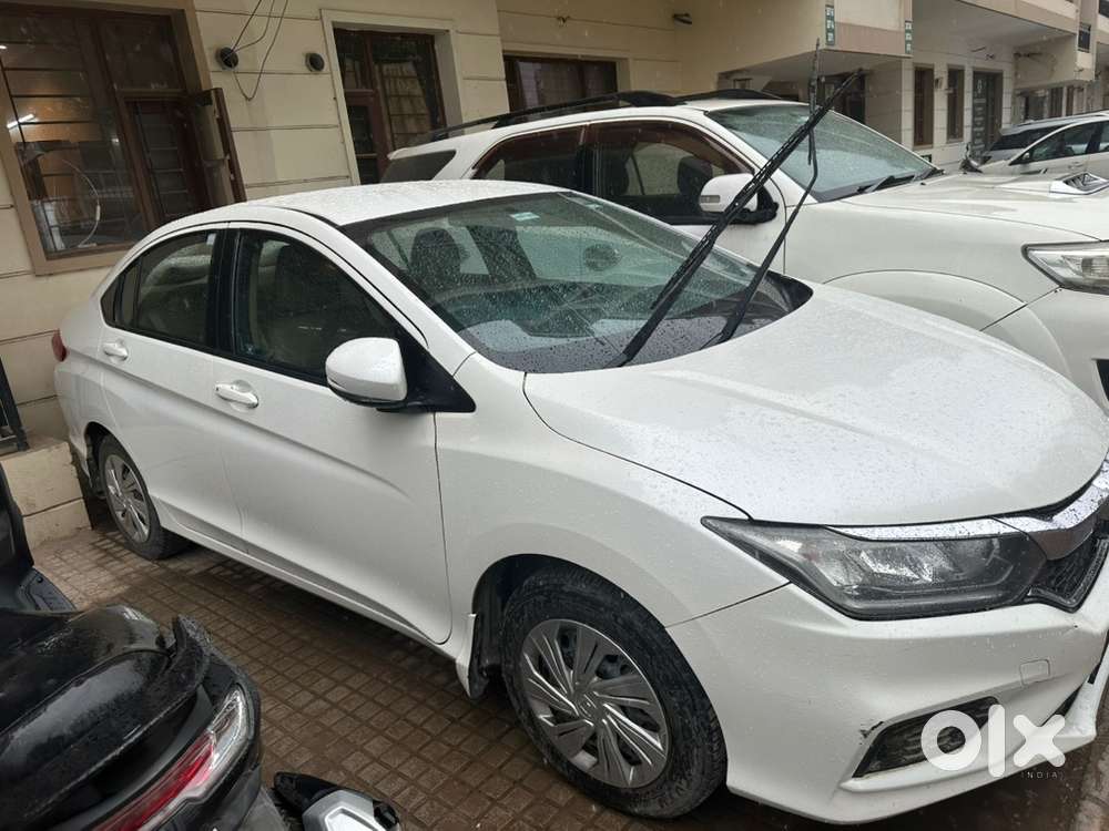 Honda City 2017 Diesel 40900 Km Driven Delhi Registration.