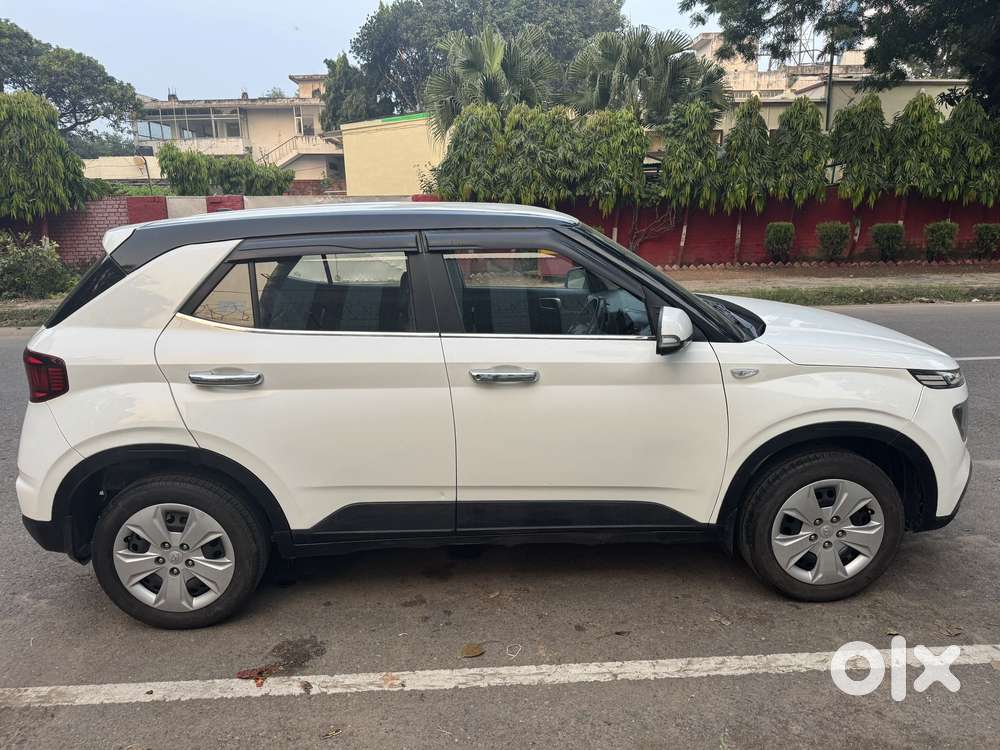 Hyundai Venue E, 2021, Petrol