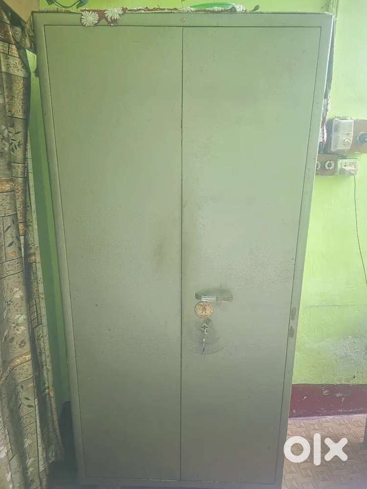 Excellent condition metal almirah/Wardrobe