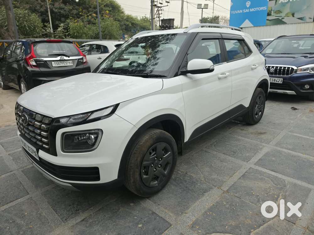 Hyundai Venue 1.2 S (o), 2023, Petrol