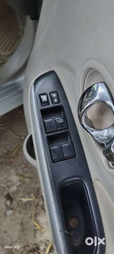 Nissan Sunny Xv Premium Pack (leather), 2015, Cng & Hybrids