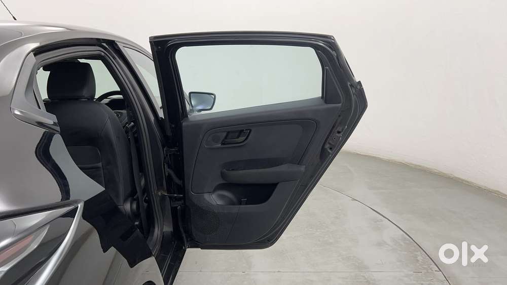 Tata Altroz 1.5 Xz Plus Diesel Dark Edition, 2023, Diesel