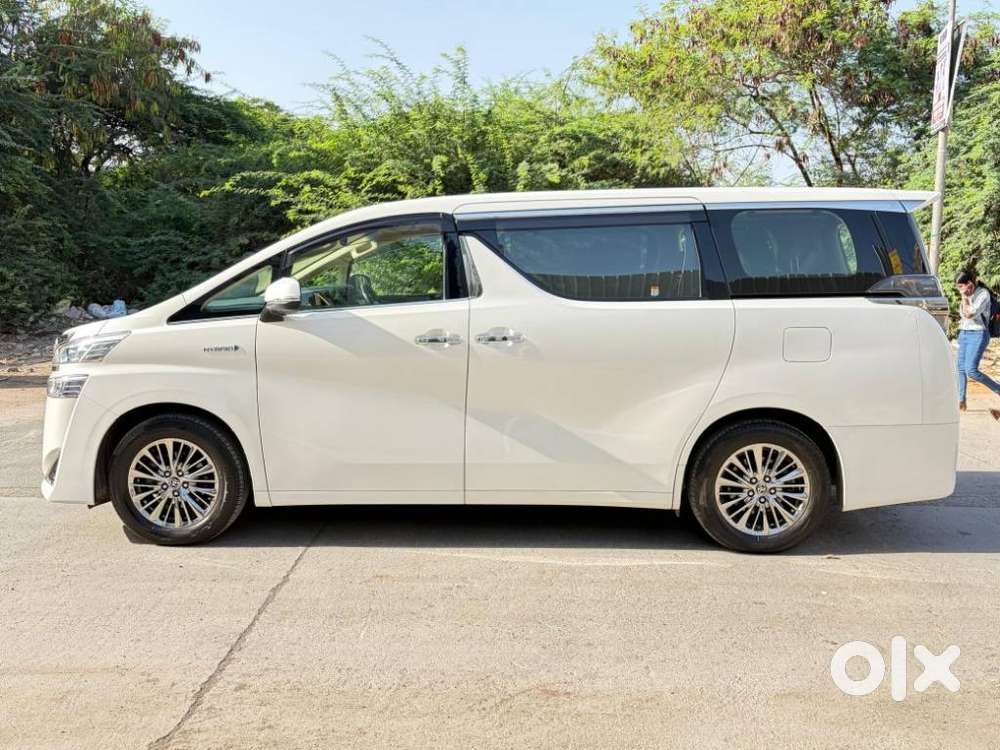 Toyota Vellfire 2.5 Hybrid, 2023, Petrol